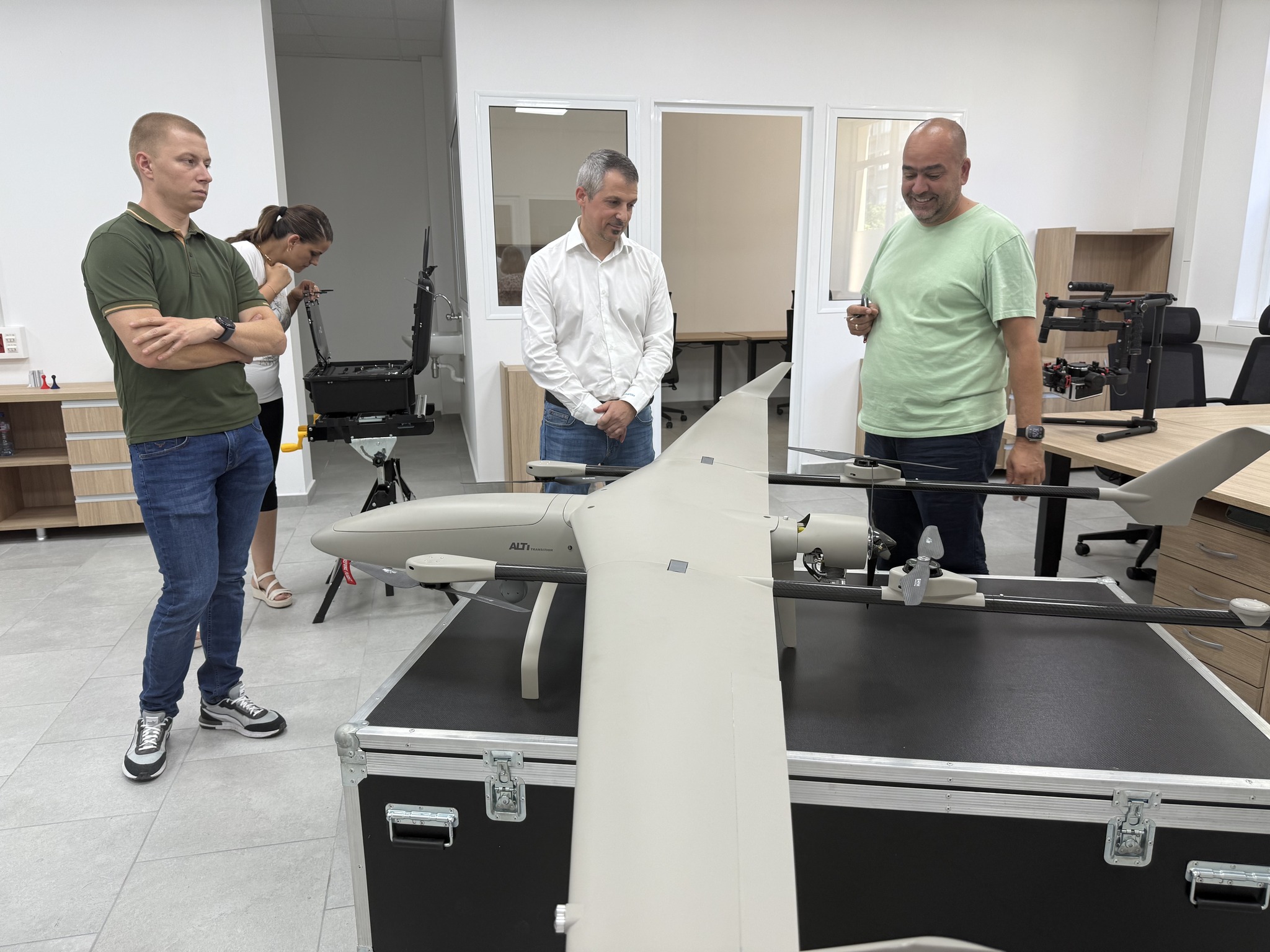 TECHMAN ROBOT И ЕХНАТОН БЪЛГАРИЯ снимка 1